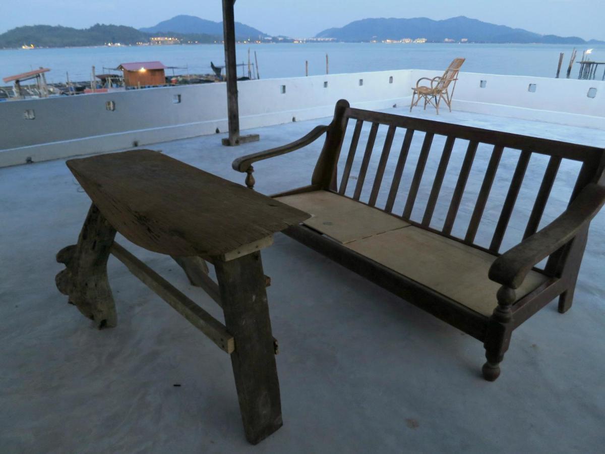 ปังกอร์ ฟิช เฮาส์ Hotel Pekan Pangkor ภายนอก รูปภาพ