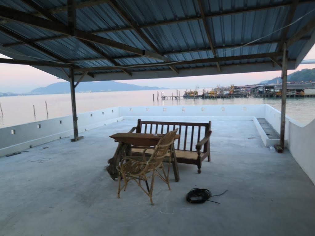ปังกอร์ ฟิช เฮาส์ Hotel Pekan Pangkor ภายนอก รูปภาพ